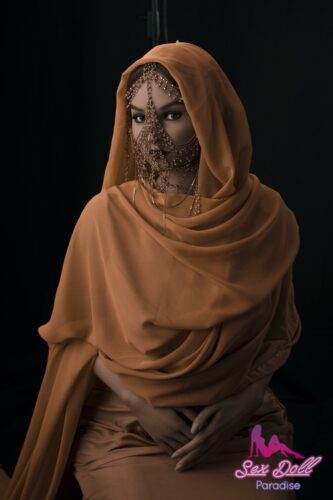 Poupée musulmane avec voile islamique