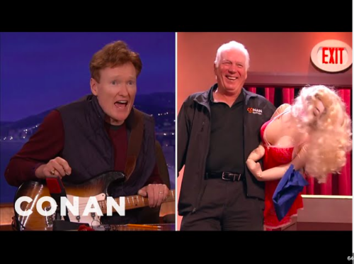 Une poupée sexuelle dans le talk-show de Conan
